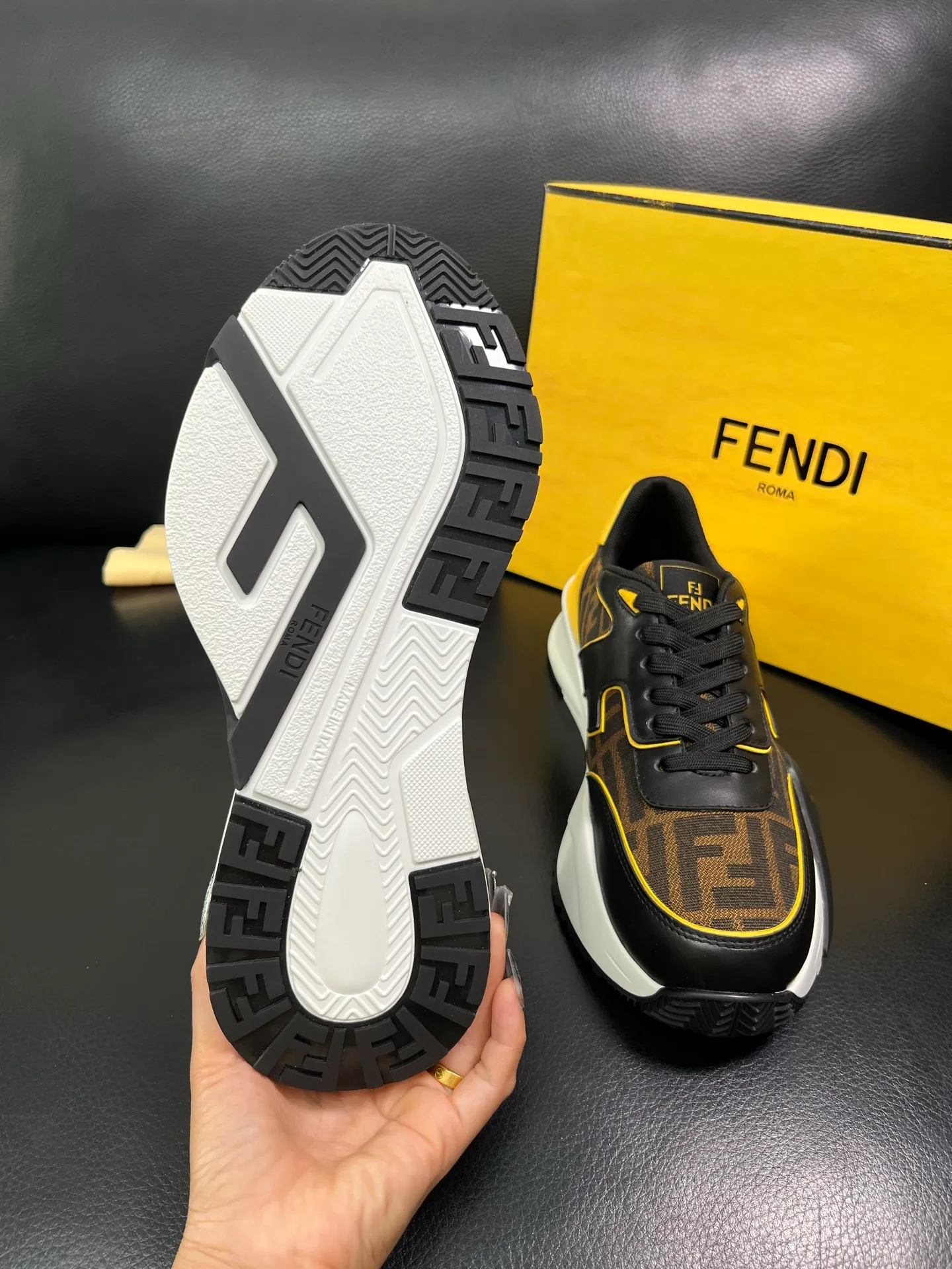 Men's shoes 💰840 FENDI top purchasing Fendi counters are equipped with the original factory, original fabrics imported from Italy, breathable and comfortable cowhide lining, soles: original soles specially provided by the original factory are super comfortable, original factory orders 🔍high quality, you can enter and exit the counter at will, welcome to compare, code number 39-44 (customized 38-45) 85856